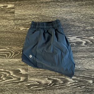 Lululemon Hotty Hot Low-Rise Lined Short 2.5”